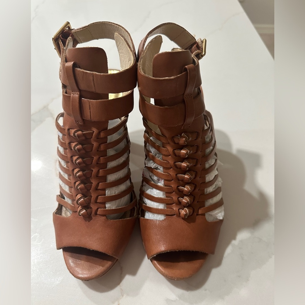 Vince Camuto Estelle knotted sandal size 7M